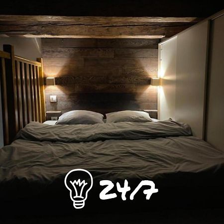 Chorni Vivtsy Apartment Chernivtsi Bagian luar foto