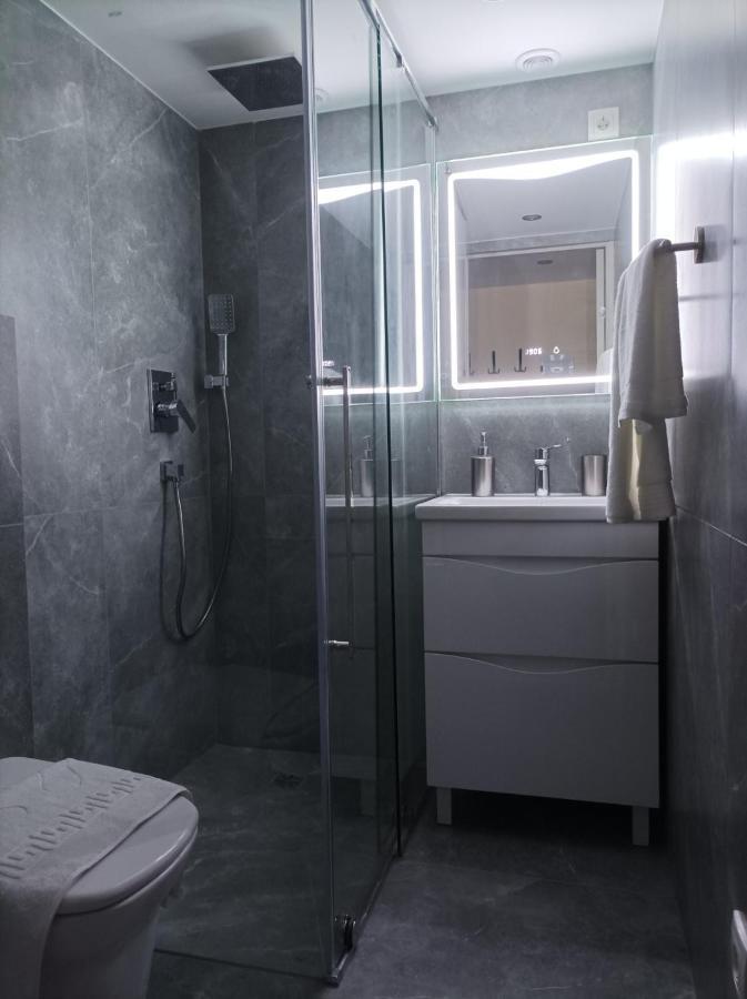 Chorni Vivtsy Apartment Chernivtsi Bagian luar foto