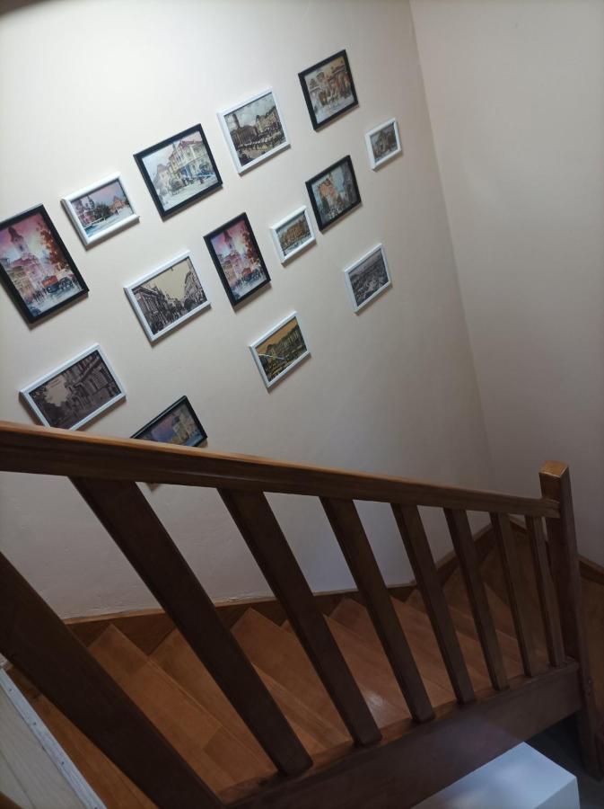 Chorni Vivtsy Apartment Chernivtsi Bagian luar foto