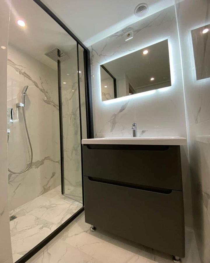 Chorni Vivtsy Apartment Chernivtsi Bagian luar foto
