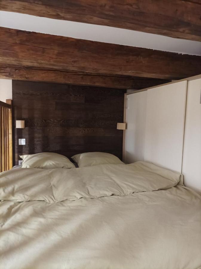 Chorni Vivtsy Apartment Chernivtsi Bagian luar foto