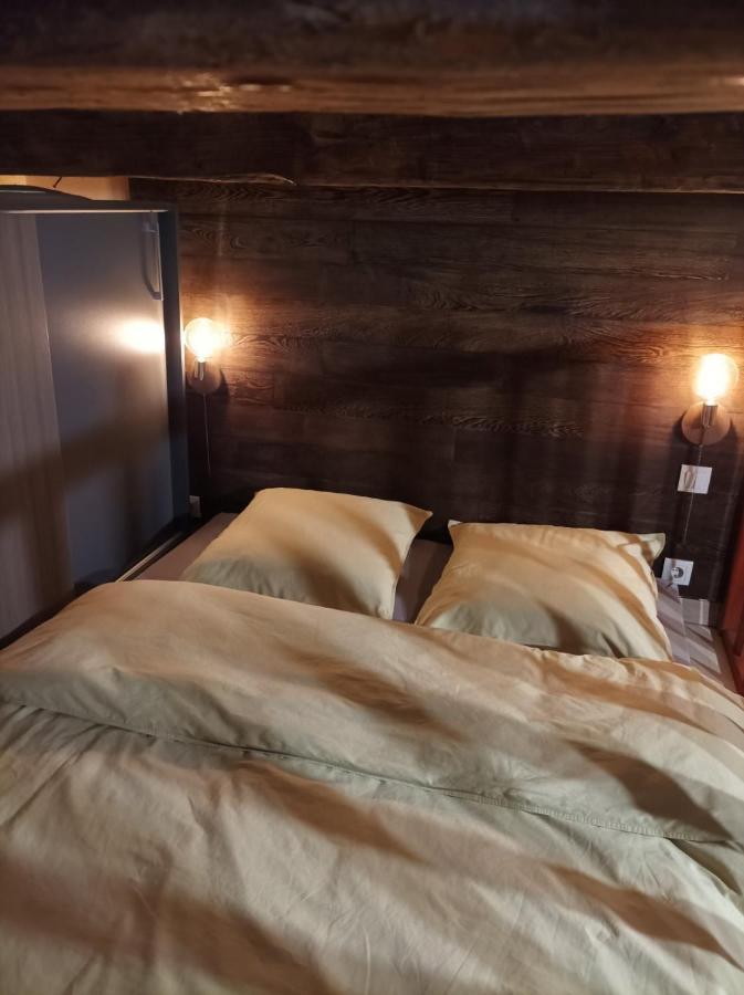 Chorni Vivtsy Apartment Chernivtsi Bagian luar foto