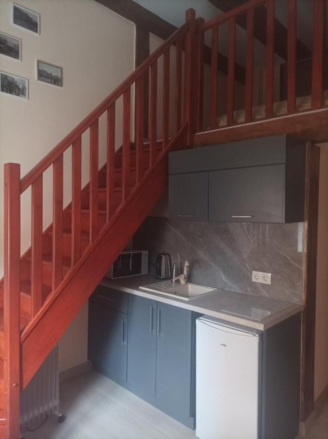 Chorni Vivtsy Apartment Chernivtsi Bagian luar foto