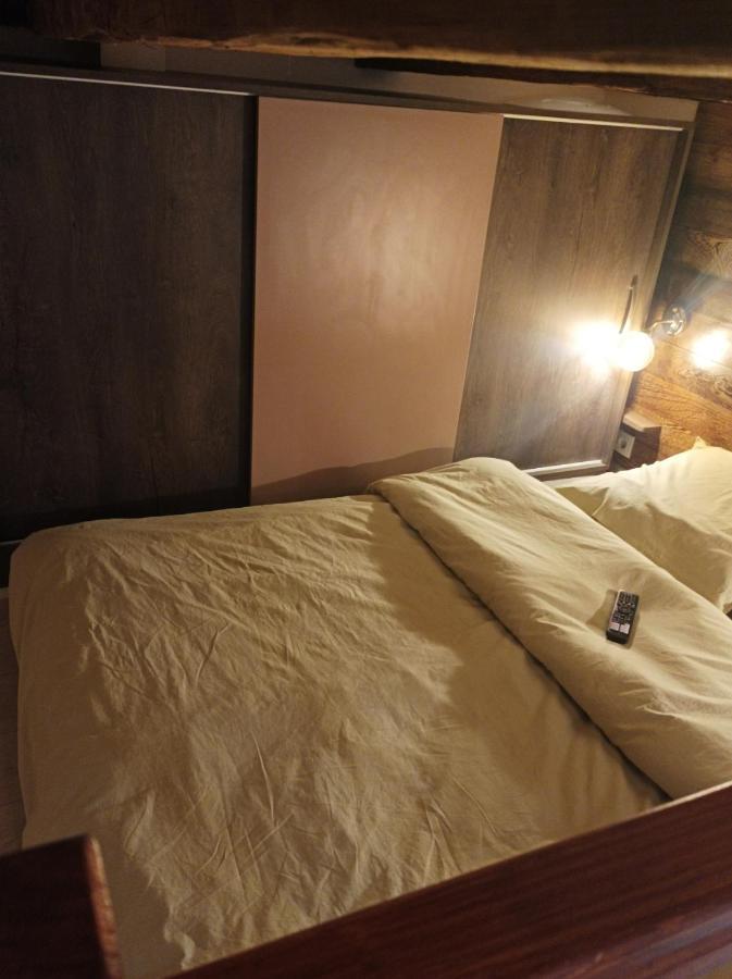 Chorni Vivtsy Apartment Chernivtsi Bagian luar foto