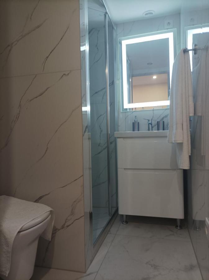 Chorni Vivtsy Apartment Chernivtsi Bagian luar foto