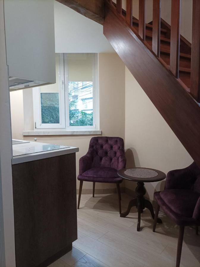 Chorni Vivtsy Apartment Chernivtsi Bagian luar foto
