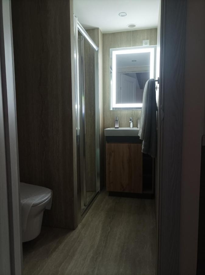 Chorni Vivtsy Apartment Chernivtsi Bagian luar foto