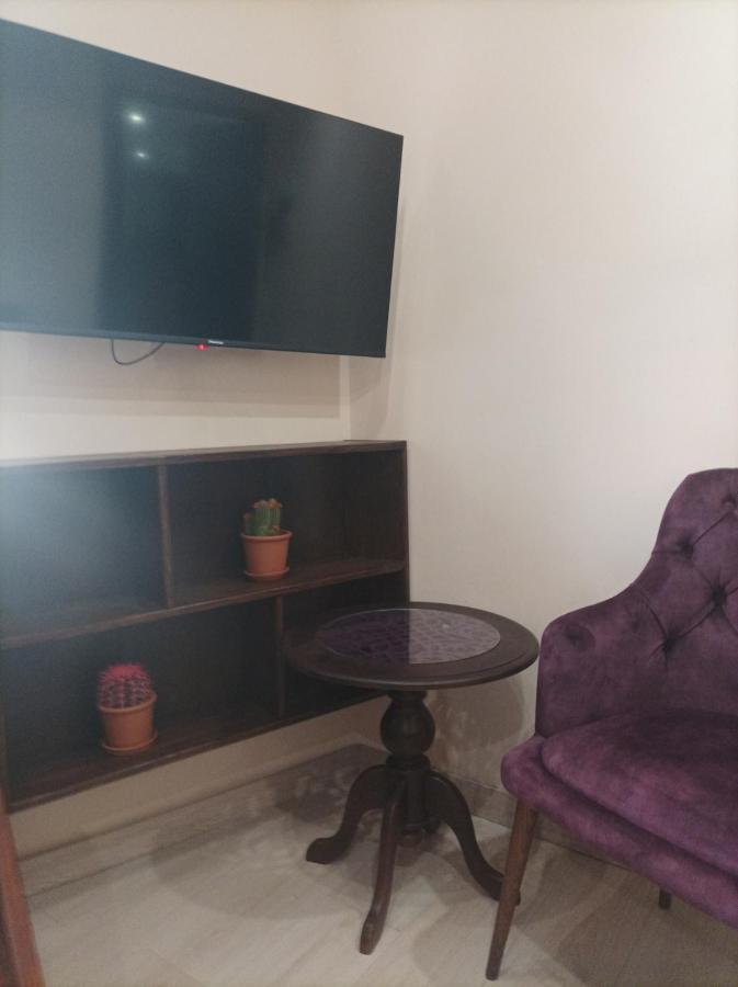 Chorni Vivtsy Apartment Chernivtsi Bagian luar foto