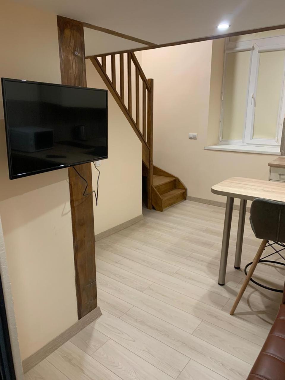 Chorni Vivtsy Apartment Chernivtsi Bagian luar foto