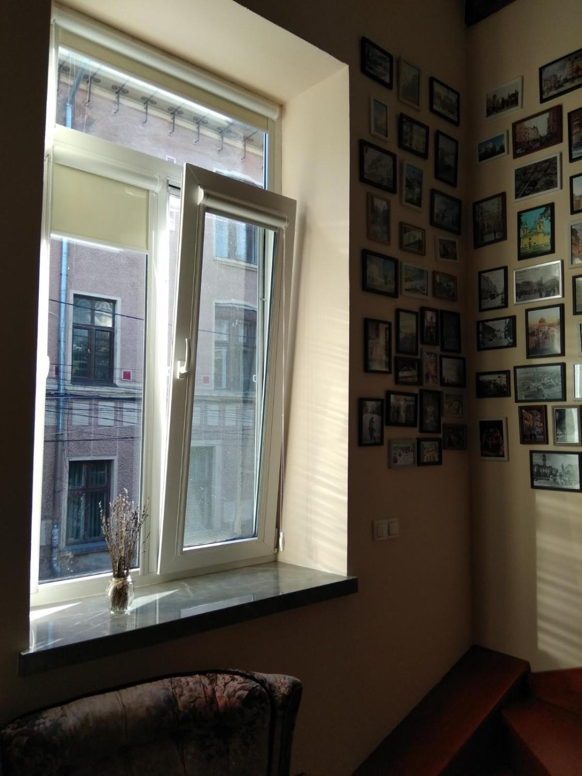 Chorni Vivtsy Apartment Chernivtsi Bagian luar foto