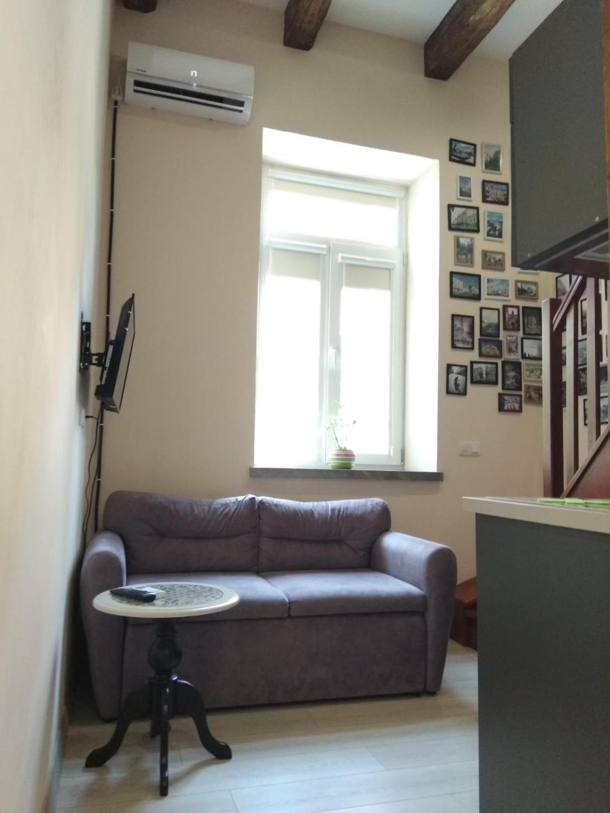 Chorni Vivtsy Apartment Chernivtsi Bagian luar foto