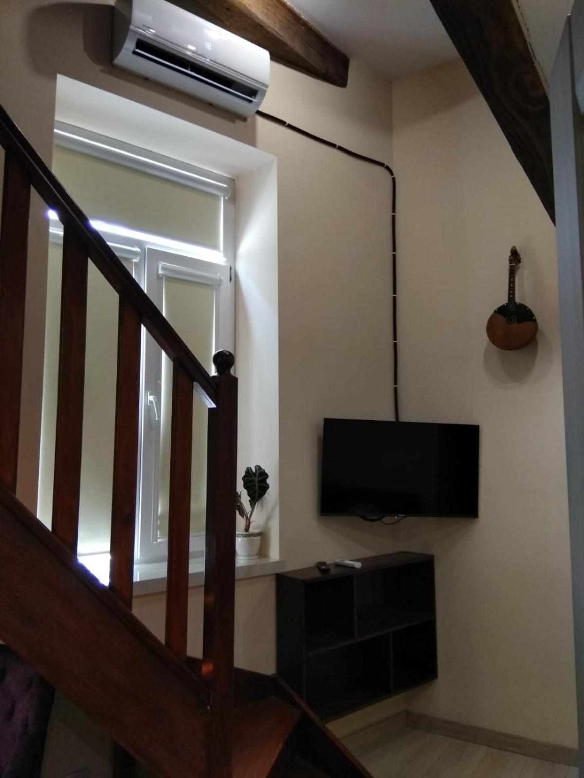 Chorni Vivtsy Apartment Chernivtsi Bagian luar foto